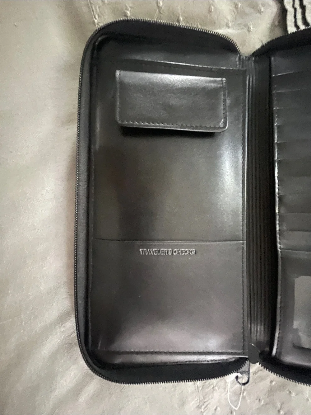 NWT Dopp Regatta Leather Zipper Travel Wallet
